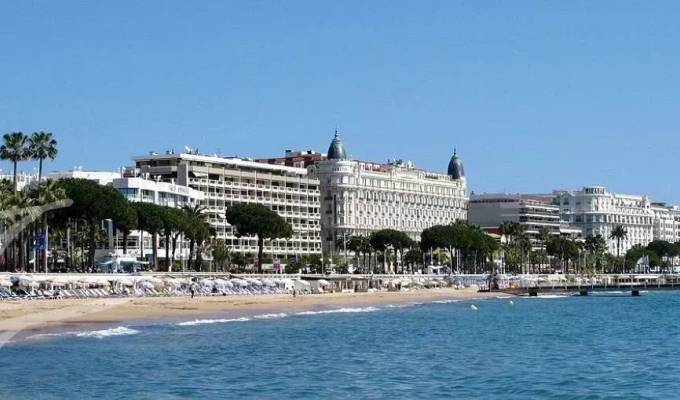 Location Commerce Cannes