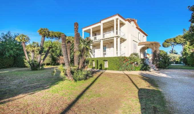 Location saisonnière Villa Antibes